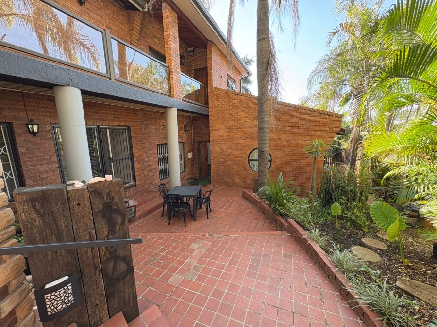 5 Bedroom Property for Sale in Safari Gardens North West